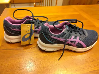 Asic Shoes, Women's size 7, View more