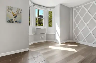 10' High Ceilings Modern Studio, Downtown, uOttawa, Avail NOW!