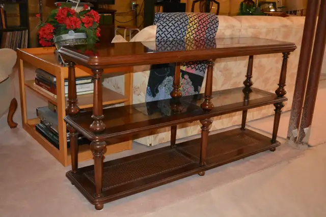 Cherry Sofa Table by Strathroy Furniture in Coffee Tables in Kingston - Image 3