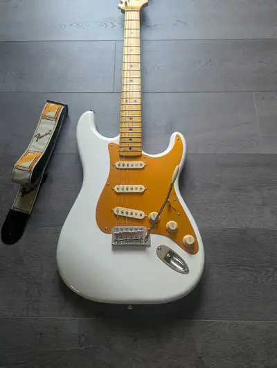 Beautiful Squier by Fender Classic Vibe in *Almost new condition, View more