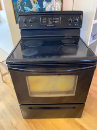 Black Frigidaire oven 
