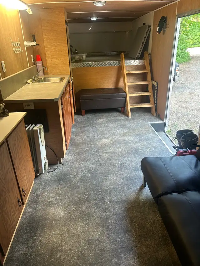 48’ American Hauler in Travel Trailers & Campers in Comox / Courtenay / Cumberland - Image 7