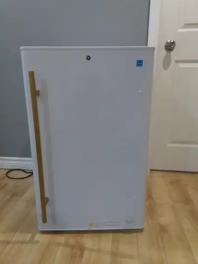 RÉFRIGÉRATEUR COMPACT BLANC MAT  4,4 pi3, View more