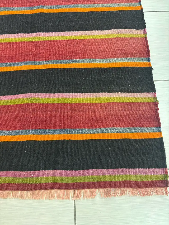 wool handmade rugs in Rugs, Carpets & Runners in Ottawa - Image 6