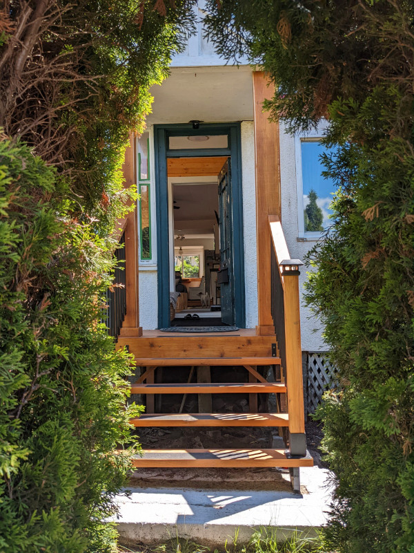 Charming 2 Bedroom, Furnished Home in Nelson Long Term Rentals