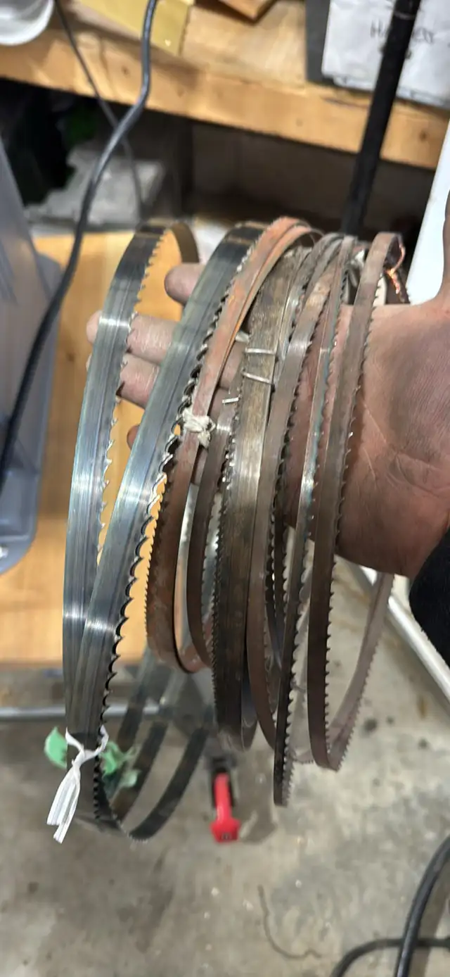 Restored Beaver 3300 Bandsaw with spare blades - made in Ontario in Power Tools in Gatineau - Image 9