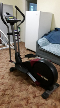 Elliptical HealthRider Cross Trainer 860 (new price)