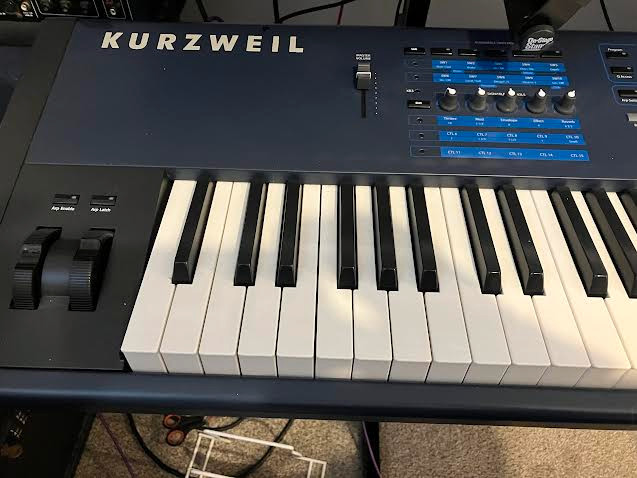 Kurzweil PC3LE8  Synthesizer Digital 88 Keyboard Controller in Pianos & Keyboards in Calgary