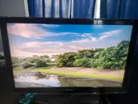 Selling 40" Flatscreen Samsung TV