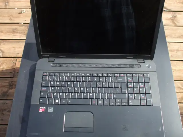 Ordinateur Portable Toshiba / Toshiba Lap Top Computer in Laptops in West Island - Image 2