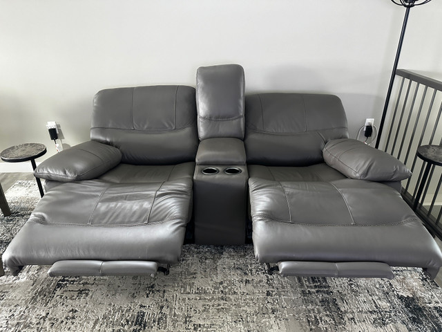 Reclining Love Seat with Console  in Couches & Futons in Medicine Hat - Image 3