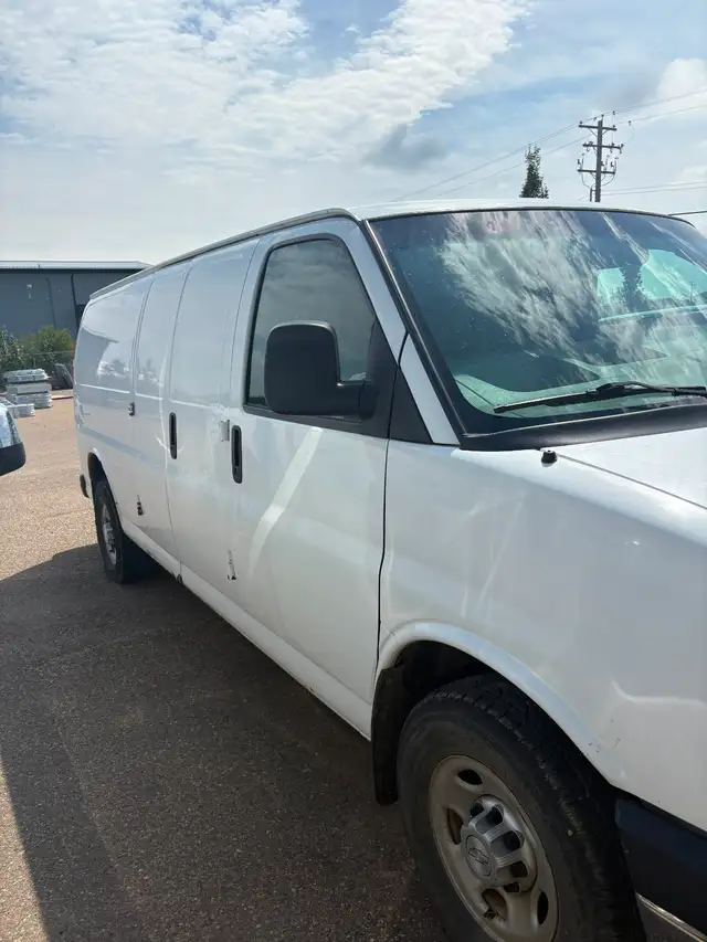 2015 Chev Express Cargo Van Ext504926047337850885