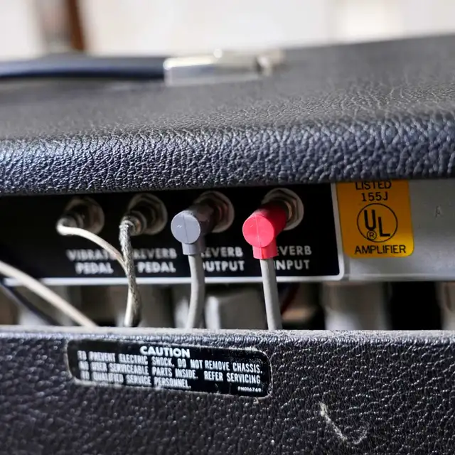 1970's Fender Deluxe Reverb Tube Guitar Combo Amp in Amps & Pedals in City of Toronto - Image 9