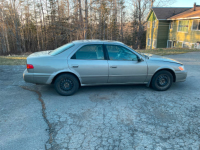 2000 Toyota Camry LE.   $1850.00