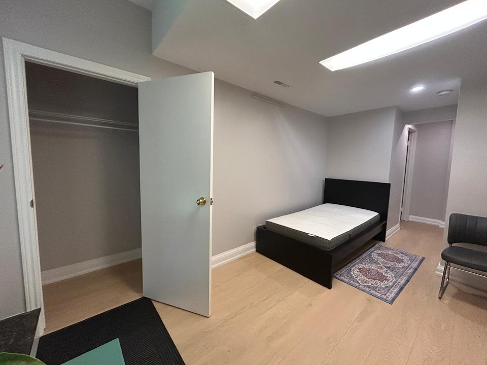 Renovated Furnished Walkout Basement Studio in Willowdale West 3