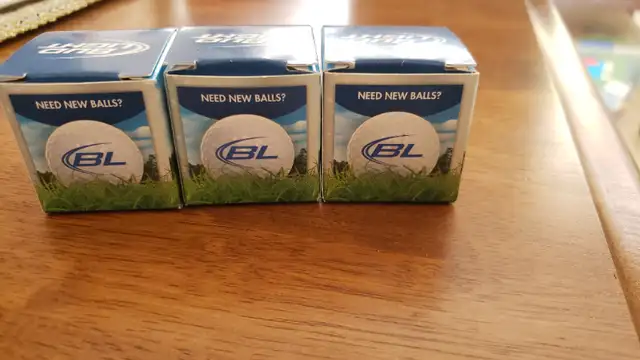 Oxford Circus British Pub / Bud Light Golf Balls (3) *New* in Arts & Collectibles in Brantford - Image 2