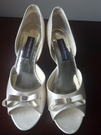 Beautiful Ivory silk Town Shoes
