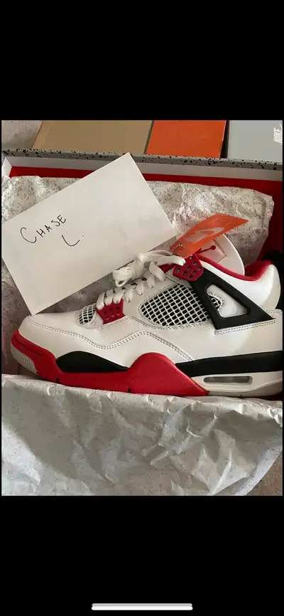 Jordan 4 fire red 9.5, View more