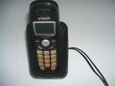vend un téléphone sans fil vtech dect 6.0 de couleur noir . 12$ *cables inclus .