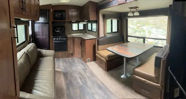 4 Season Outdoors RV with lots of accessories in Travel Trailers & Campers in Kamloops - Image 7
