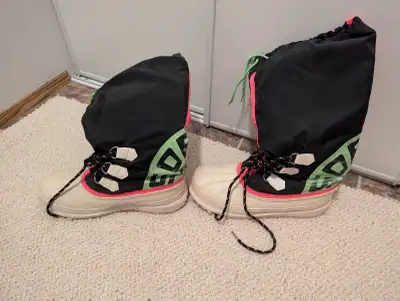 Like new boots for ice fishing, View more