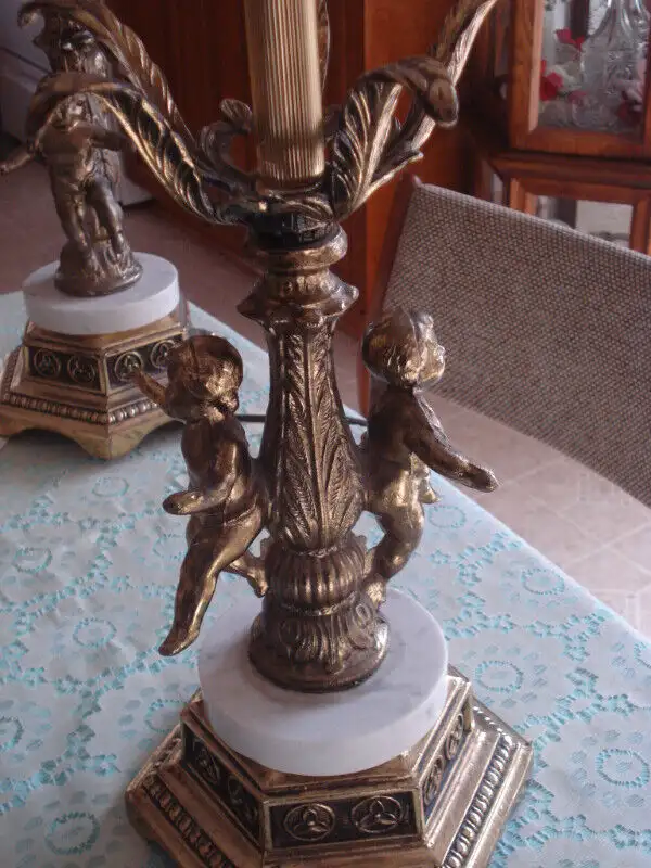 TWIN CHERUB TABLE LAMPS ANTIQUE BRASS MARBLE in Indoor Lighting & Fans in City of Montréal - Image 6