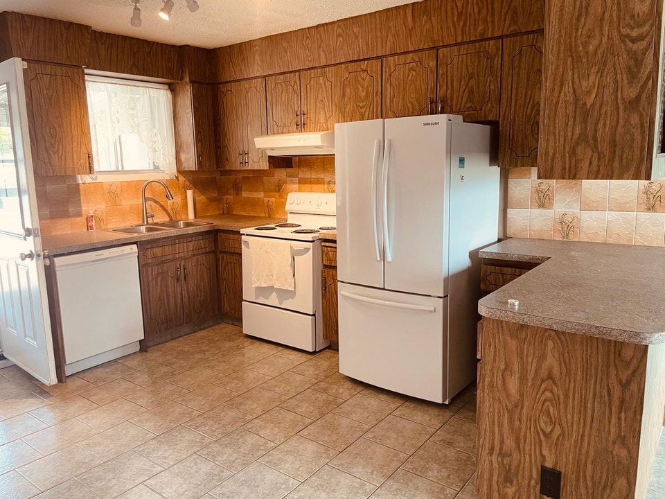 Spacious 3-Bedroom Main Floor Suite for Rent – North Shore, Kaml 3