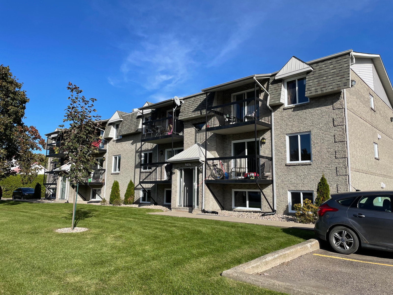 238 Boul St-Jean-Baptiste — photo 1