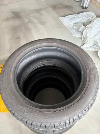 Set of 4 PIRELLI SCORPION VERDE RUN FLAT 235/55 R 19 101H M+S ALL SEASON. Originally for Mercedes GL...