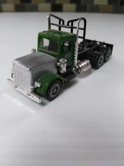 model train items ( HO SCALE ), View more