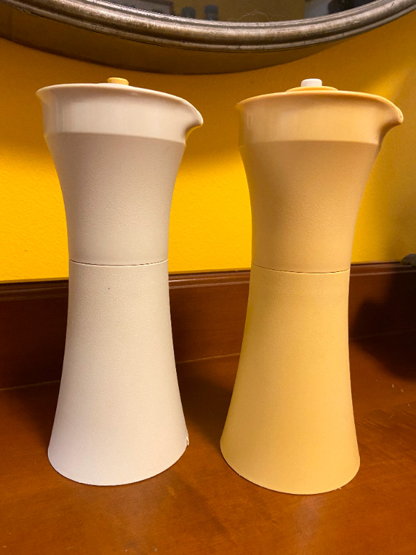 Vintage Tupperware Set of 2 Oil and Vinegar Serving Containers in Arts & Collectibles in Oshawa / Durham Region