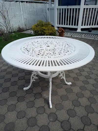 Table en fonte, View more