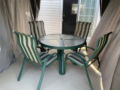 SET DE PATIO - TABLE ET 4 CHAISES, View more