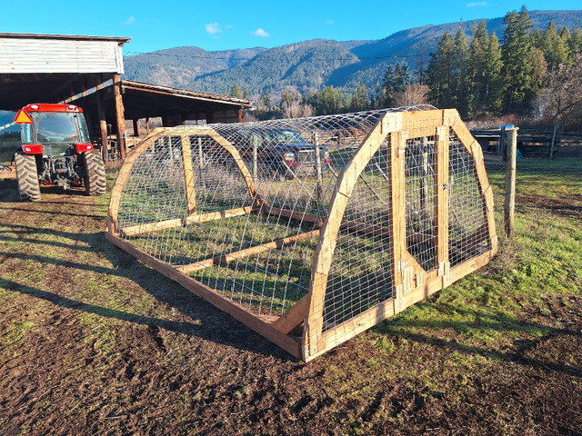 Hoop Pens in Other in Vernon - Image 2