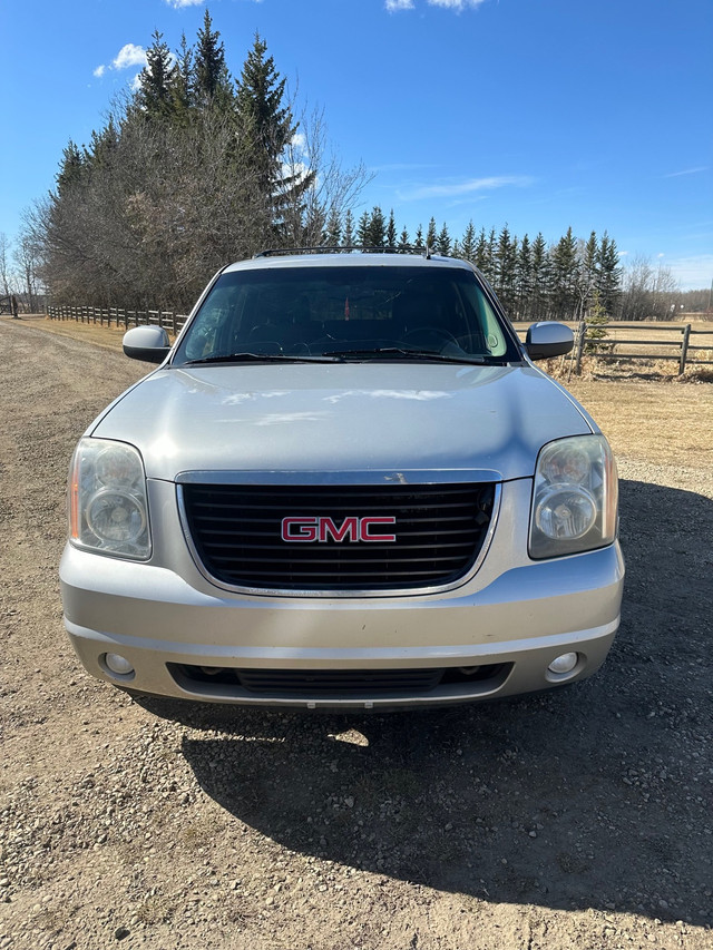 2011 gmc yukon in Cars & Trucks in Edmonton