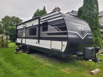 29’ 9” long, empty weight is 6360 lbs. Unique and awesome floorplan, sleeps 4. Tons of storage. Inte...