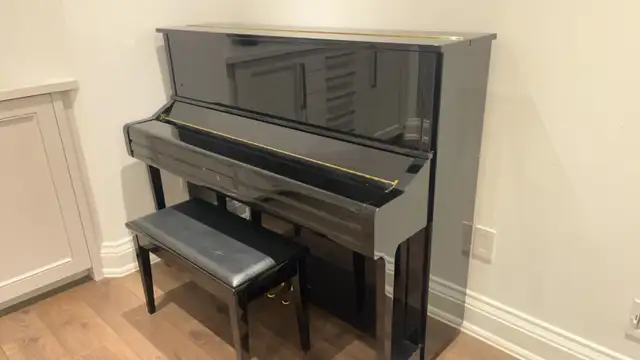 Yamaha U1 Upright Piano – Made in Japan – Excellent Condition in Pianos & Keyboards in City of Toronto - Image 3