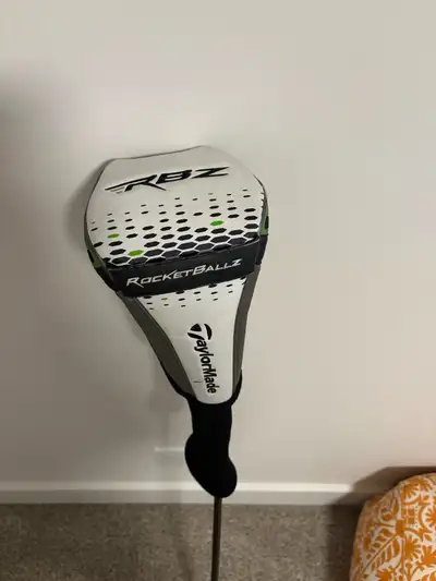 Taylormade RBZ Driver, excellent condition 9.5 deg adjustable loft, hd6 matrix ozik stiff shaft. Pic...