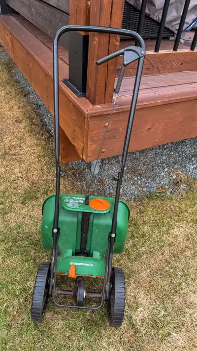 Scotts Turf Builder EdgeGuard Mini Broadcast Spreader, View more