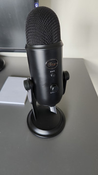 Blue Yeti Microphone Black (missing usb cable)
