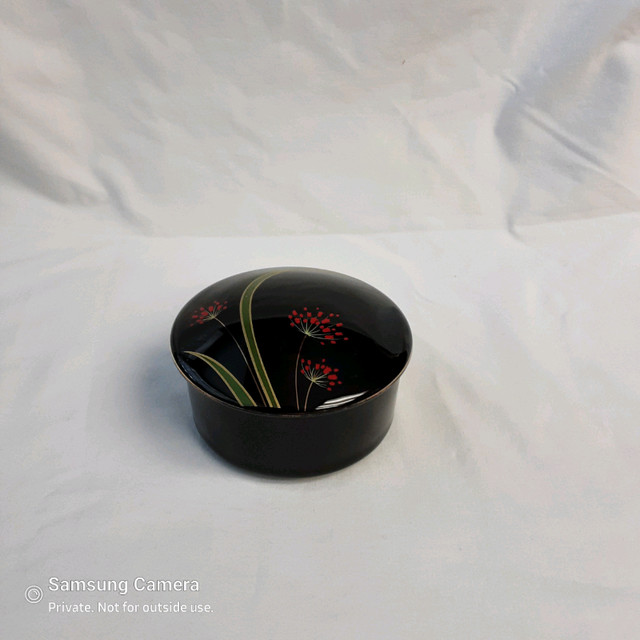Vintage Porcelain Japanese Lacquer Ring Box Powder Jar Wish Box in Arts & Collectibles in Calgary