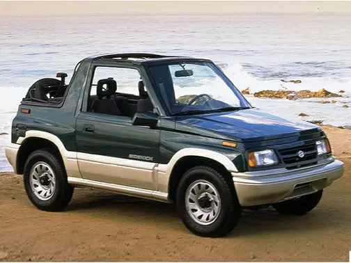 Looking for manual Suzuki  in Cars & Trucks in Thunder Bay