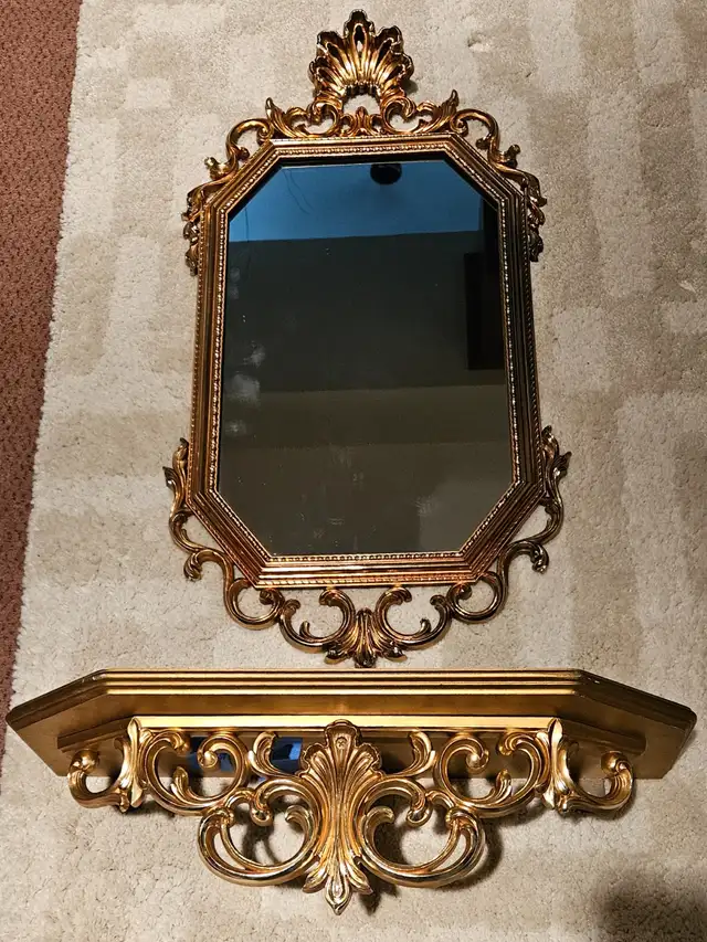 RARE ANTIQUE "SYROCO" USA ORNATE WALL MIRROR AND SHELF in Home Décor & Accents in City of Toronto - Image 3