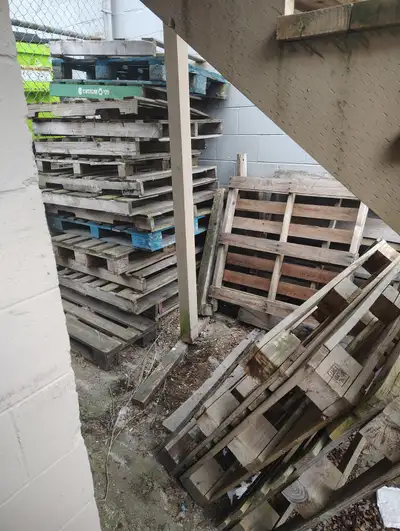 Approximately 8 - 10 pallets available for free