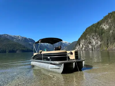 2022 Harris Cruiser 230 Tritoon – Premium Build, Dog-Approved! Looking for the ultimate summer upgra...