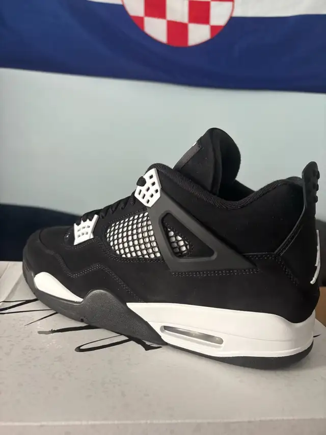 Jordan 4 new in box - receipt available in Men's Shoes in City of Montréal - Image 5