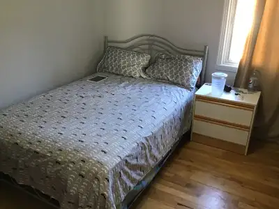 CHAMBRE À LOUER ** ROOM FOR RENT ** METRO CÔTE-VERTU