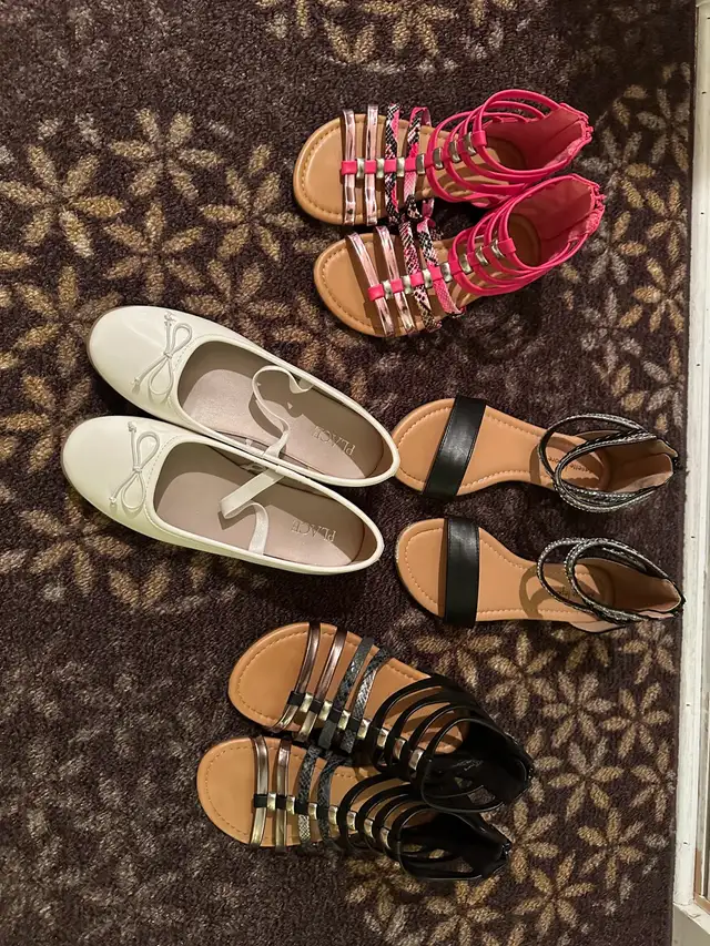 souliers pou filles in Multi-item in City of Montréal - Image 2