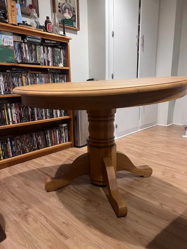 Solid Oak table and 6 chairs in Dining Tables & Sets in Dartmouth - Image 5