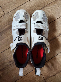 Women's Bontrager triathlon cycling shoes